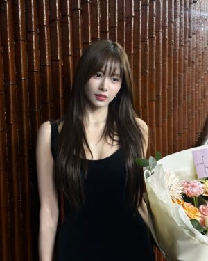 Han Bo-reum Instagram - KBS연기대상 상은 못받았지만 
스캔들 사랑해주셔서 감사합니다 
그리고 이쁜 드레스 너무너무 감사해요 🥰