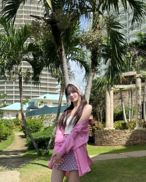 Han Bo-reum Instagram - 핑크가 좋은걸 👚👙👛 제일 손이 많이 갔던 셔츠

#괌 #여행중 #괌플레이