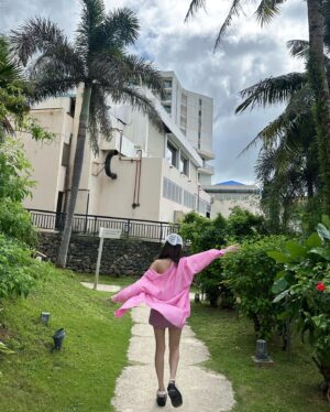 Han Bo-reum Instagram - 핑크가 좋은걸 👚👙👛 제일 손이 많이 갔던 셔츠

#괌 #여행중 #괌플레이