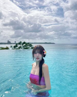 Han Bo-reum Instagram - 신난다 🏊🏻‍♀️🏊🏻‍♀️ 
나 머리 길어졌어요 🙋🏻‍♀️