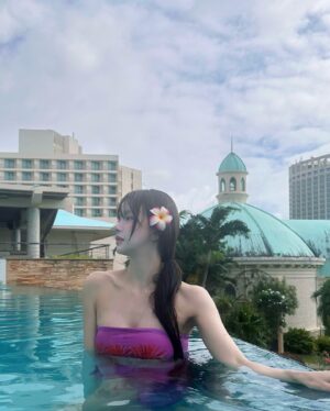 Han Bo-reum Instagram - 신난다 🏊🏻‍♀️🏊🏻‍♀️ 
나 머리 길어졌어요 🙋🏻‍♀️