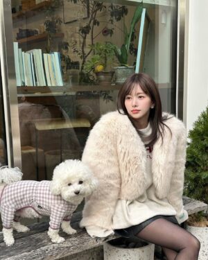 Han Bo-reum Instagram - 크리스마스에 모할꺼에요 🎄
(고마워 인욱아)