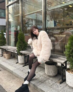 Han Bo-reum Instagram - 크리스마스에 모할꺼에요 🎄
(고마워 인욱아)