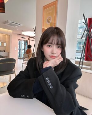 Han Bo-reum Instagram - 어두운머리 밝은머리 모가 좋아요??