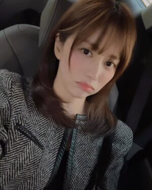 Han Bo-reum Instagram - 어두운머리 밝은머리 모가 좋아요??