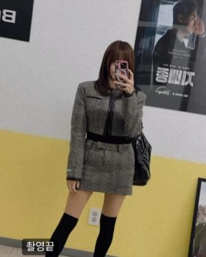 Han Bo-reum Instagram - 어두운머리 밝은머리 모가 좋아요??