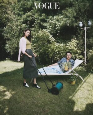 Han Hye-jin Instagram - 25년이라는 시간 동안 패션모델로서 활동할 수 있게 서포트 해주신 모든 분들께 감사드립니다. 
스스로 못 미덥고 불안할 때 마다 잘 하고 있다고 격려해주신 여러분들 덕분에 긴 시간 같은 자리에서 일 해낼 수 있었습니다. 감사합니다^^ 
그리고 한낱 투박한 돌맹이 같았던 저에게 수많은 아티스트의 창조적 아이디어로 어엿하게 패션 화보의 페이지들을 장식하게 해준 보그코리아에게 깊은 감사를 드리고 싶습니다. 
더불어 이번 25주년 기념 화보를 위해 바쁘신 와중에도 도움 주신 아티스트분들께 온 마음을 다해 감사의 마음을 전합니다.
위 사진들은 보그코리아 10월호에 실리며 2025년 달력으로도 제작되어 판매 수익금 전액이 기부 될 예정입니다^^ 
감사하고 사랑합니다^^ 

Project Partner 보그코리아
Fashion Editor 손은영
Photographer 김수진
Make up 최시노
Hair 오지혜 최은영
Stylist 김수린 남우정
Set Stylist 다락
Model 한혜진 서장훈 이상민 배정남 이현이 이시언 박나래 엄지윤 박제니 그리고 윤지영