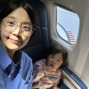 Han Ji-hye Instagram - 만 3세 우뜨리 (윤슬이 발음) 랑 미국여행 #장난꾸러기  #미국고모집 #놀이터 #강아지우끼 우끼한테 간식을 몰래 자꾸 줘서 설사했던 우끼.. 😳
