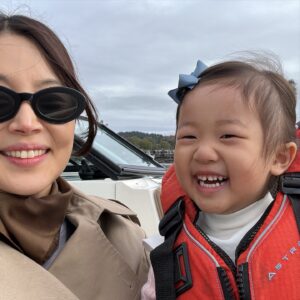 Han Ji-hye Instagram - 만 3세 우뜨리 (윤슬이 발음) 랑 미국여행 #장난꾸러기  #미국고모집 #놀이터 #강아지우끼 우끼한테 간식을 몰래 자꾸 줘서 설사했던 우끼.. 😳