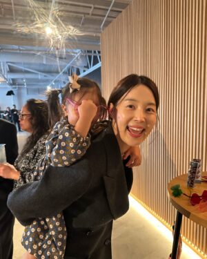 Han Ji-hye Instagram - 미국에 온 이유 원재오빠의 결혼식 👏🏻 (윤슬 사촌오빠) 너무 아름답고 멋졌어 👍🏻🍂🍁 아름다운 날 젊은 그대들 축하해요 많이 행복하길 (윤슬애비랑 같이 찍은 사진이 없네! ㅎ )