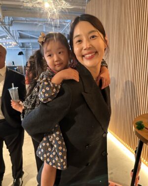 Han Ji-hye Instagram - 미국에 온 이유 원재오빠의 결혼식 👏🏻 (윤슬 사촌오빠) 너무 아름답고 멋졌어 👍🏻🍂🍁 아름다운 날 젊은 그대들 축하해요 많이 행복하길 (윤슬애비랑 같이 찍은 사진이 없네! ㅎ )