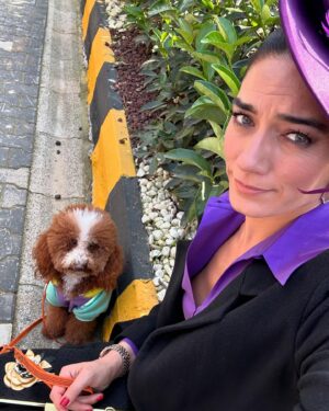 Hande Subaşı Instagram - Tuana… & her besties 😉💜 @yigitdanaci 📸🙏🏼 
#leyla #dizi #tvseries #nowtv #ayyapim #hilalsaral