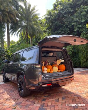 Hannah Jeter Instagram - Fall fun with the family!