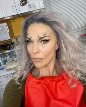 Hannah Waddingham Instagram - HAPPY HALLOWEEN SISTAAAAAAAAAAAAAAAAAAHS!!!!!!!!!!!!!!!!💀👻🎃👻💀👻🎃🎃🎃🎃❤️