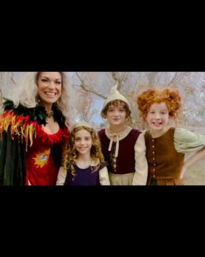 Hannah Waddingham Instagram - HAPPY HALLOWEEN SISTAAAAAAAAAAAAAAAAAAHS!!!!!!!!!!!!!!!!💀👻🎃👻💀👻🎃🎃🎃🎃❤️