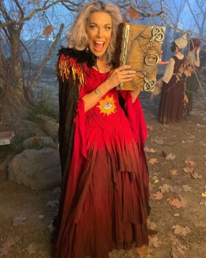 Hannah Waddingham Instagram - HAPPY HALLOWEEN SISTAAAAAAAAAAAAAAAAAAHS!!!!!!!!!!!!!!!!💀👻🎃👻💀👻🎃🎃🎃🎃❤️