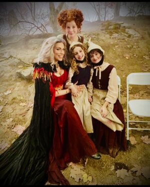 Hannah Waddingham Instagram - HAPPY HALLOWEEN SISTAAAAAAAAAAAAAAAAAAHS!!!!!!!!!!!!!!!!💀👻🎃👻💀👻🎃🎃🎃🎃❤️