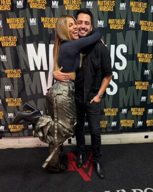 Hariany Almeida Instagram - Amor da minha vida, quero muito te dizer que você é a coisa mais linda desse universo. Seu sorriso me conquistou, me apaixonei pelos seus olhinhos e eu juro que te vejo como um ursinho kkkk que eu amo ficar agarrada. Você é a pessoa que me faz sentir mais leve. Obrigada por ser meu companheiro. Você tem meu coraçãozinho. Eu te amo muito! Feliz aniversário, feliz novo ciclo! ♥️🎈🎉