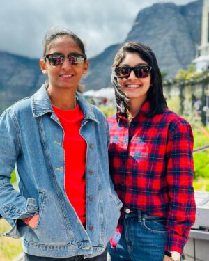 Harleen Deol Instagram - Happy bday Harry di ❤️ 
To someone who doesn’t pick my calls nor replies on time but one thing I know that she will be there when needed. Nd please yaar pics click krvaa lea kro...latest phone rakhea hunda te pics click krlea kro ya sirf commercials layi phone lea..insaan ne bday te post v krnia hundia…
Someone who gets clicked in shoots and media interactions but dosto ke saath pic krvaani badi mushkil lagti hai 🤪

Rabb thauhnu humesha chardikala ch rakhe ✨