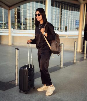Harleen Deol Instagram - A girl who loves to travel 🖤