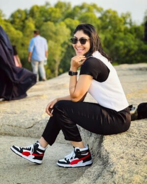 Harleen Deol Instagram - Simply happy 🦋