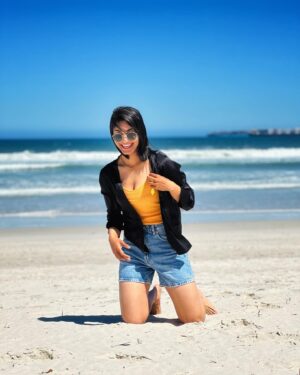 Harleen Deol Instagram - Beach please 🌊