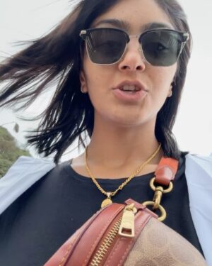 Harleen Deol Instagram - Happy bday Harry di ❤️ 
To someone who doesn’t pick my calls nor replies on time but one thing I know that she will be there when needed. Nd please yaar pics click krvaa lea kro...latest phone rakhea hunda te pics click krlea kro ya sirf commercials layi phone lea..insaan ne bday te post v krnia hundia…
Someone who gets clicked in shoots and media interactions but dosto ke saath pic krvaani badi mushkil lagti hai 🤪

Rabb thauhnu humesha chardikala ch rakhe ✨