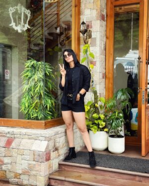 Harleen Deol Instagram - She wears all black just like her soul
yet her heart is made of gold 🖤
