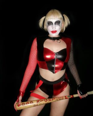 Harley Quinn Smith Instagram - happy halloween puddin! ❤️🖤