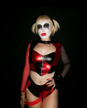 Harley Quinn Smith Instagram - happy halloween puddin! ❤️🖤