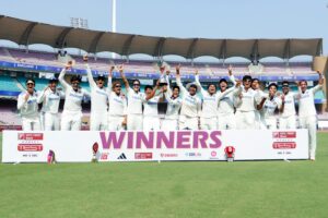 Harmanpreet Kaur Instagram - This Team has my Heart 🇮🇳🍀

#strongertogether