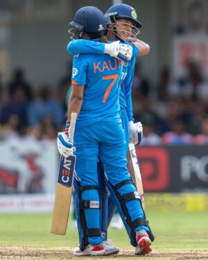 Harmanpreet Kaur Instagram - 7️⃣ 🤝 1️⃣8️⃣ 

𝗜. 𝗖. 𝗢. 𝗡. 𝗜. 𝗖 😊 💙

#TeamIndia | #INDvSA | @imharmanpreet_kaur | @smriti_mandhana | @idfcfirstbank