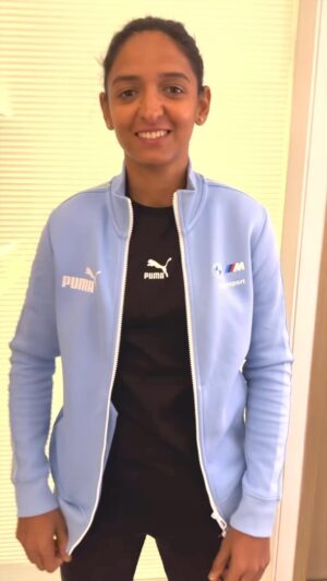 Harmanpreet Kaur Instagram - Paltan, your captain‘s here. 💙

#AaliRe #OneFamily