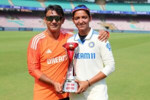 Harmanpreet Kaur Instagram - This Team has my Heart 🇮🇳🍀

#strongertogether