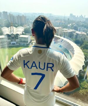 Harmanpreet Kaur Instagram - 𝗥𝗘𝗔𝗗𝗬! 👏 👏

Captain has her eyes set on the Test match 👌 👌

#TeamIndia | #INDvENG | @imharmanpreet_kaur | @idfcfirstbank