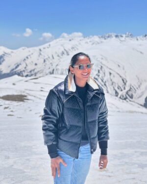 Harmanpreet Kaur Instagram - You’ve been locked in here FOREVER! #throwback 

#kashmir #gulmarg #nature #vacation #serenity #tranquility