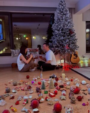 Hazal Subaşı Instagram - Güzelliklerle gel 2025..♥️ Mutlu yıllaaarrr!!🥂