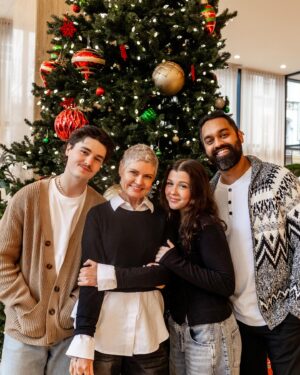 Heather Land Instagram - Merry Christmas from my crew to yours. I’m so grateful for you all. 
All the love this season. 🎄❤️. 
@christytheconnector @photowalknashville