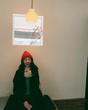 Hebe Tien Fu-chen Instagram - 🎄❄️⛩️ ❤️💚🤎🤍

參拜戶隱神社的路上，聽見雪落下的聲音，
卻聽不見心的寧靜？

還要再修習。

學習百年杉木、千年巨木，那樣不言不語，定靜地存在著。

 聖 誕 快 樂 啊 🌲