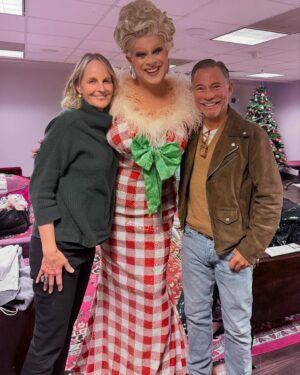 Helen Hunt Instagram - Happy Drag Queen Christmas!!

Give the gift of kindness with @ninawest book “The You Kind of Kind”. And go see Drag Queen Christmas!  It will fling you into the holiday spirit. ❤️🎄❤️