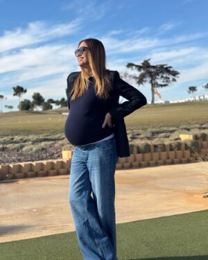 Helen Lindes Instagram - Domingo en familia, disfrutado del buen tiempo y de mis últimas dos semanas antes de ser familia numerosa 😍😍#38semanas #noquedanada #domingodegolf #planfamiliar