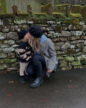 Helen Skelton Instagram - Apologies to the total strangers I stopped and asked to take a photo of me and mine. I pounce when I sense they’re in the mood….. unfortunately Granda is NEVER in the mood for a pic xxxxxxx 
#festive #christmas #iceskating #family