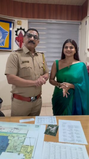 Hema Sharma Instagram - क़ानून के साथ इंसानियत भी साथ साथ । 🤝🇮🇳 @hemasharma973  @creators  #viral #shorts  #explore  #reelsinstagram  #help