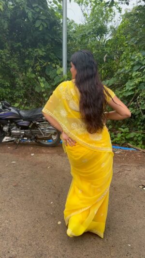 Hema Sharma Instagram - आज बहुत दिनों बाद Dance किया ! ठीक तो  किया है ना ? 😍 @hemasharma973 @creators  #viral #explore #rain #saree #reelsvideo