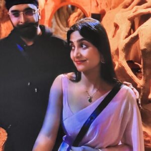 Hema Sharma Instagram - कठिन परिस्थितियों में भी मुस्कुराते रहें ☺️❤️

Jail k andar ka safar abhi b jaari 🥲

@officialjiocinema @colorstv @endemolshineind @beingsalmankhan 

#biggboss #biggboss18 #hemasharma #salmankhan