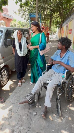 Hema Sharma Instagram - पिंटू ( भाई ) को फिर से मिलने पहुँचीं । पिंटू मुझें परेशान नहीं करना चाहता है । 🥲 जहाँ जाती हूँ वही प्यार मिलता है । 🙏🌺🥲 @hemasharma973  @creators  #viral #explore  #reelsinstagram  #help #humanity