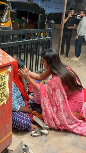 Hema Sharma Instagram - ये सेवा ऊपर वाला करा रहा है  मुझ से इन लोगो के लिये । 🙏🌷✌️🧿और ये सब इनके नसीब का है । मैं तो बस ज़रिया हूँ। 🙏✌️ @hemasharma973  @creators #viral #help #explore #bollywood #biggboss #foryou #salmankhan