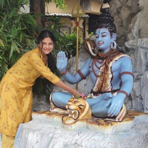 Hema Sharma Instagram - 🕉️ हर हर महादेव ! 🙏🌺 @hemasharma973  @creators #viral #explore  #harharmahadev #life #motivation