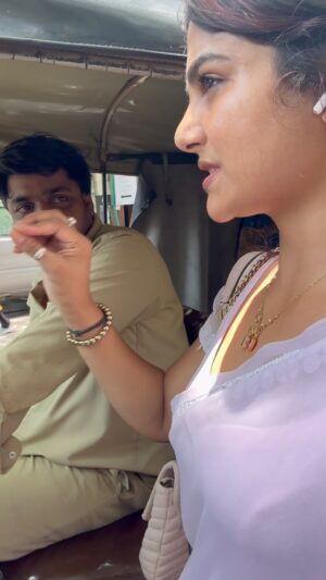 Hema Sharma Instagram - संदीप भाई अपने परिवार के लिये दिन रात काम करते है । job भी करते है और Sunday  to Sunday  Auto  रिक्शा भी चलाते है । 🥲 मेहनती इंसान है । 🙏। @hemasharma973  @creators #viral #expore  #réel #explorepage