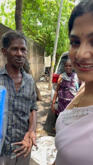 Hema Sharma Instagram - बड़े दुख की बात कही रफ़ीक भाई ने !🥲 ग़रीब ग़रीब के पास बैठता है ! 🙏  @hemasharma973  @creators  #viral #viralvideos #help #explore #mumabi